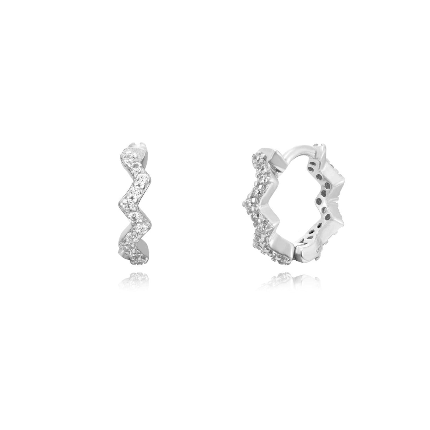 pendientes de aro en forma de zig zag que imita un piercing. Está confeccionado en plata de ley con baño de oro 18 kilates y circonitas. gold plated sterling silver zig zag zircon hoop earrings