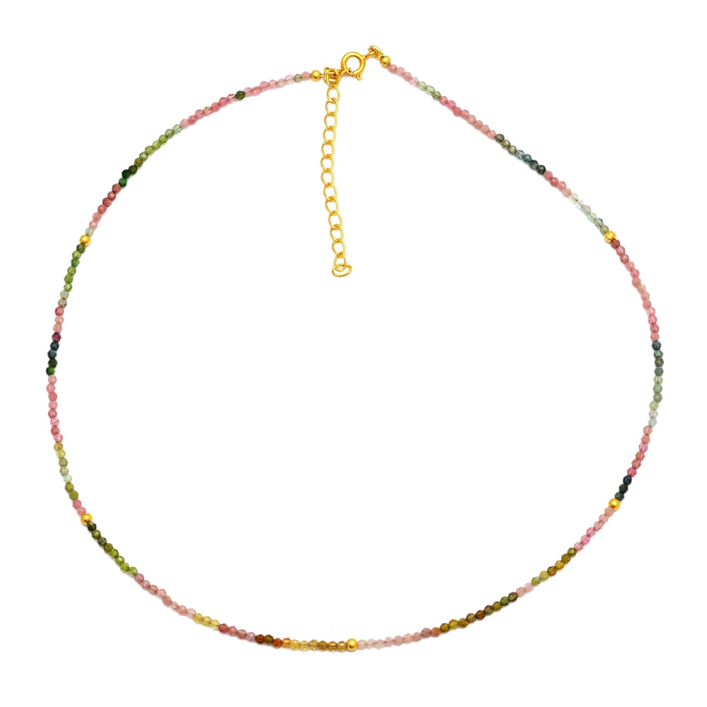 gargantilla o collar personalizado con inicial para regalar confeccionado con minerales multicolor. customize your natural stone necklace for a gift with letters.
