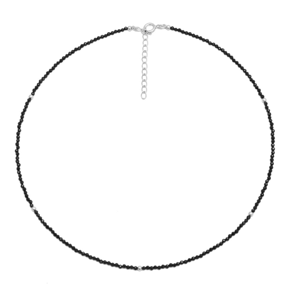gargantilla o collar personalizado con inicial para regalar confeccionado con minerales multicolor. customize your natural stone necklace for a gift with letters.