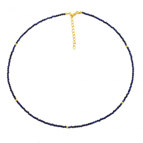 gargantilla o collar personalizado con inicial para regalar confeccionado con minerales multicolor. customize your natural stone necklace for a gift with letters.
