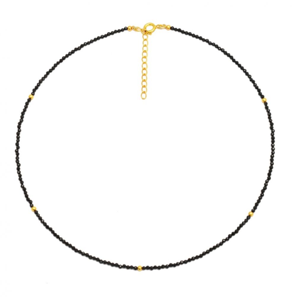 gargantilla o collar personalizado con inicial para regalar confeccionado con minerales multicolor. customize your natural stone necklace for a gift with letters.