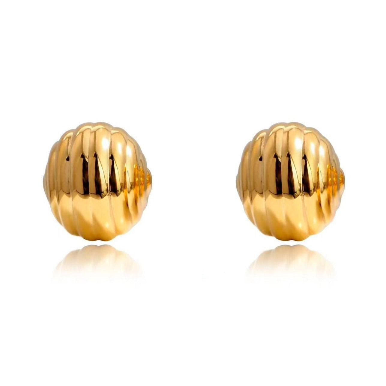 PENDIENTES redondos o DE BOLA GRANDES REDONDOS ESTILO VINTAGE o lady di. Son de acero hipoalergénico resistente al agua y bañado en oro. Diseño similar a bottega veneta y los ha llevado maria pombo