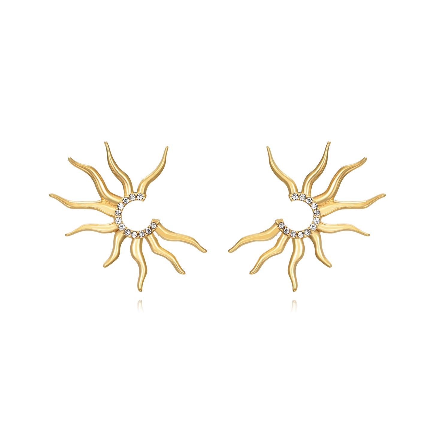 Pendientes grandes de invitada con forma de sol grande. confeccionados en acero con baño de oro 18 kilates y circonitas. Son hipoalergénicos y resistentes al agua. . Gold plated stainless steel big sun waterproof earrings