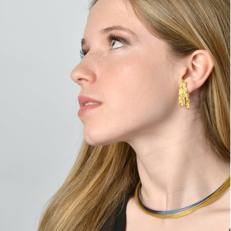 PENDIENTES de invitada a boda irregulares
ESTILO VINTAGE. Son de acero hipoalergénico 316L resistente al agua y bañado en oro. Diseño similar a los pendientes de de maria pombo por agatha paris