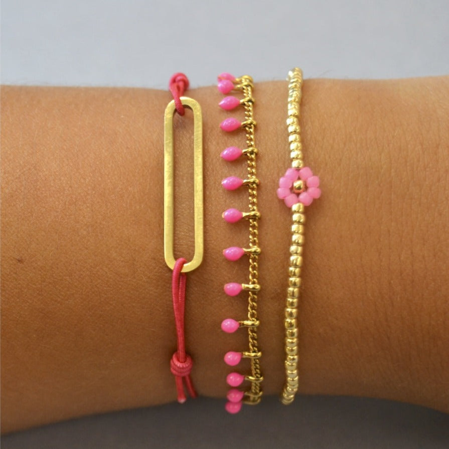 pulsera de hilo con abalorios de cristal miyuki y flores de colores para verano.