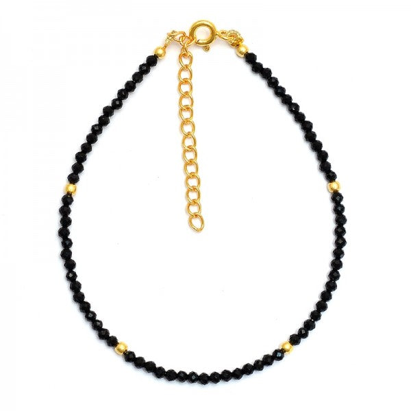 pulsera de minerales o piedra natural color azul klein o lapislazuli confeccionada en plata de ley con baño de oro 18 kilates y que se puedes personalizar con la inicial para regalo
