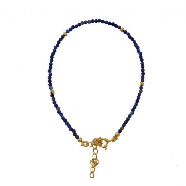 pulsera de minerales o piedra natural color azul klein o lapislazuli confeccionada en plata de ley con baño de oro 18 kilates y que se puedes personalizar con la inicial para regalo