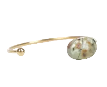 anillo ajustable de acero inoxidable dorado con piedra natural: rodocrosita, amatista, ágata roja, amazonita o piedra africana. Son talla única. Ideales como regalo a adolescentes.