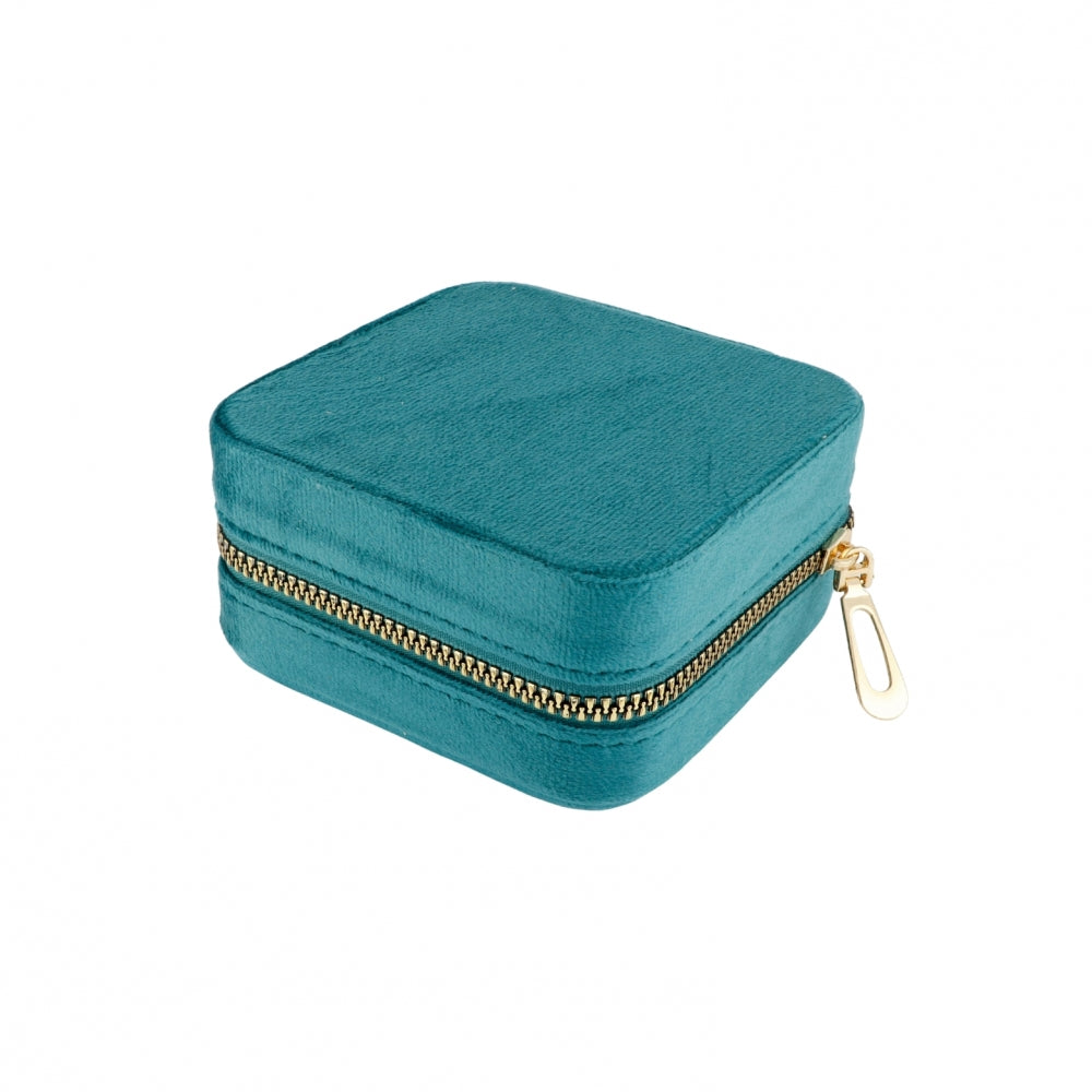 joyero cuadrado pequeño de viaje con cierre de cremallera y compartimentos para llevar collares, pulseras, anillos y pendientes. Tiene revestimiento de terciopelo o microfibra para proteger las joyas y que no se rayen. es un regalo perfecto para el día de la madre, para niñas y adolescentes.