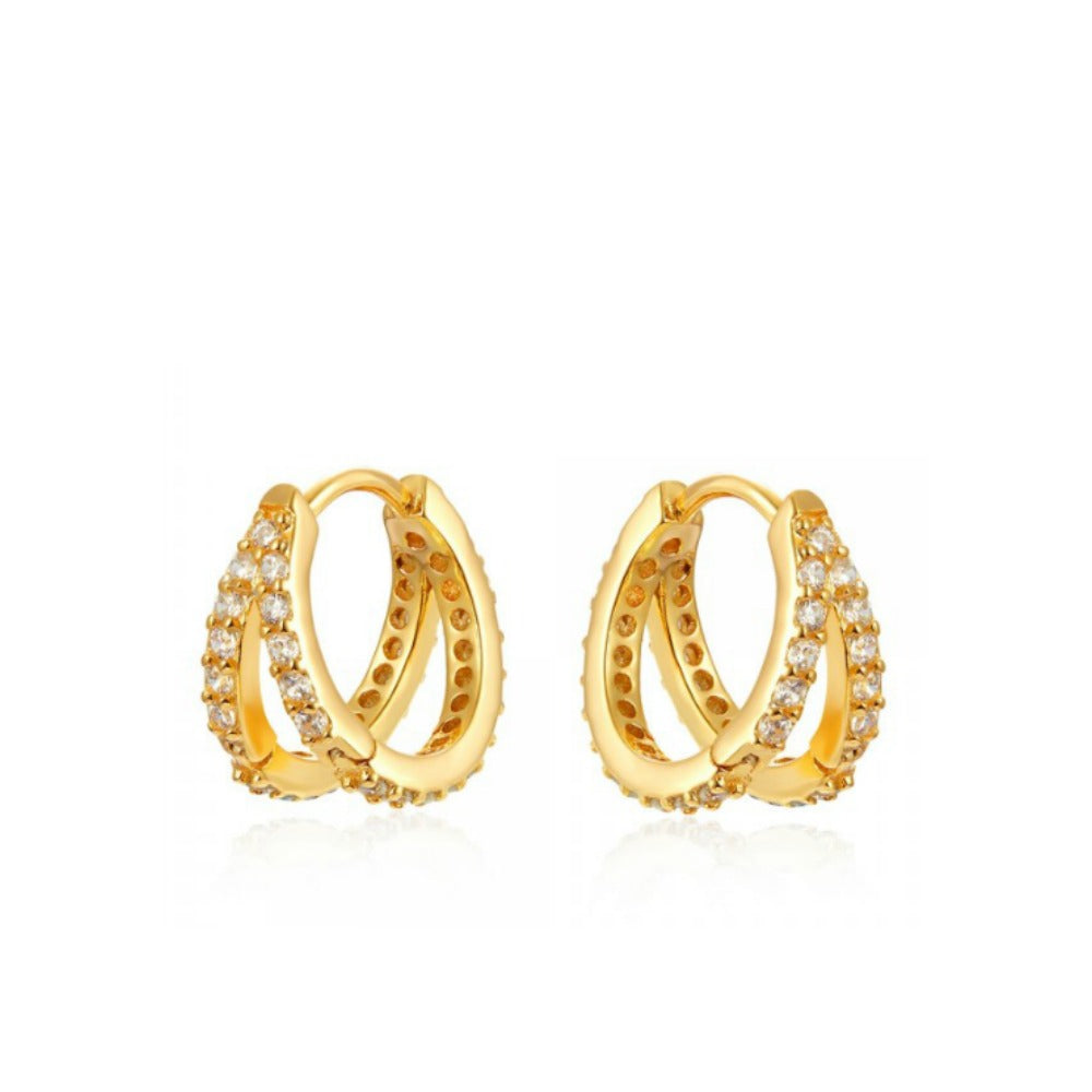 Pequeños pendientes de doble aro para piercing con con circonitas confeccionados en plata de ley 925 con baño de oro 18 kilates. Gold plated sterling silver double hoop earring for piercing with zircon