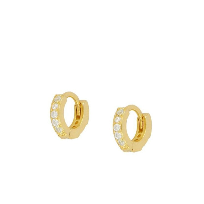 Pequeños pendientes de aro para piercing de helix y tragus con circonitas confeccionados en plata de ley 925 con baño de oro 18 kilates. small zircon gold plated silver hoop earrings for helix or tragus piercing