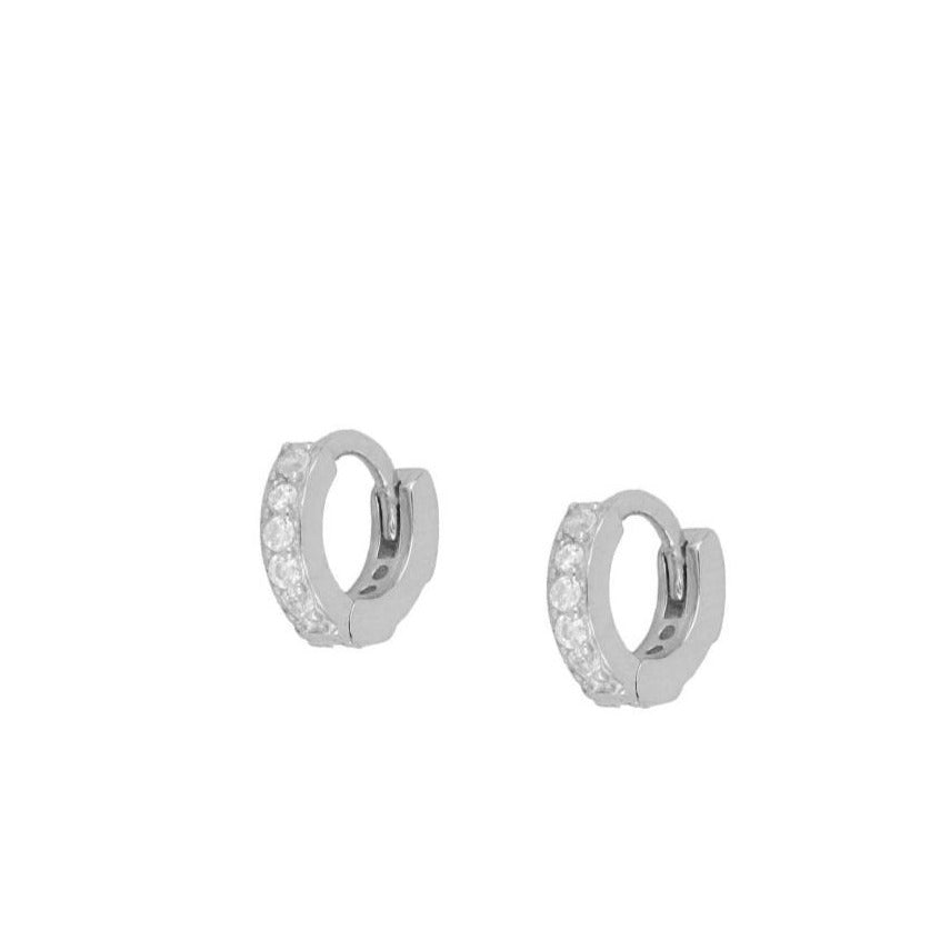 Pequeños pendientes de aro para piercing de helix y tragus con circonitas confeccionados en plata de ley 925 con baño de oro 18 kilates. small zircon gold plated silver hoop earrings for helix or tragus piercing