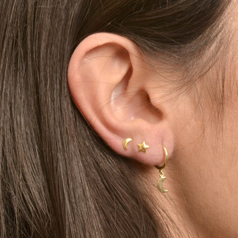 mix de pendientes y aros para piercing con luna, estrella y rayo. Están confeccionados en plata de ley 925 rodiada y plata de ley 925 con baño de oro 18 kilates.