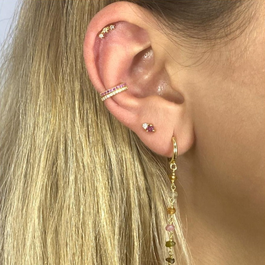 piercing anti alergia con cierre de bola trasera para cartílago como helix, tragus, daith, conch o rook. Está confeccionado en plata de ley con baño de oro 18 kilates y circonitas. Gold plated sterling silver zircon cartilage piercing