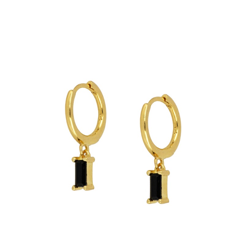 pendientes de aro pequeños con colgante rectánculo negro y que están confeccionados en plata de ley con baño de oro 18 kilates. Se venden sueltos por unidad.