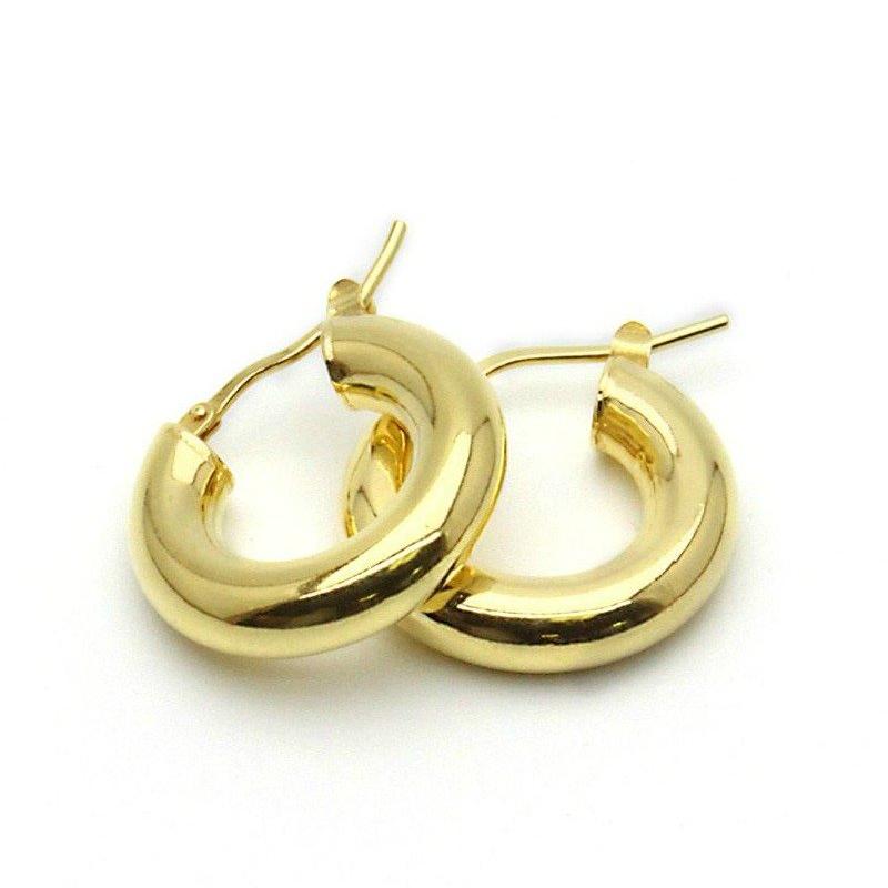 Pendientes medianos de aro gordito confeccionados en plata de ley 925 con baño de oro 18 kilates y no pesan. Gold plated sterling silver chunky medium size light hoop earrings
