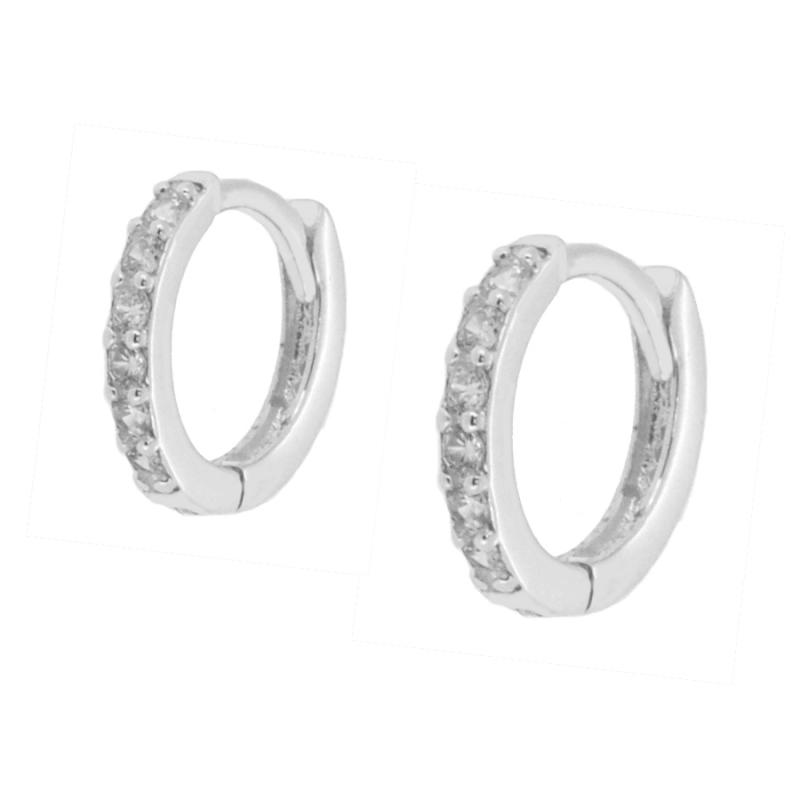Pequeños pendientes de aro para niña o piercing de cartílago como helix y tragus con circonitas confeccionados en plata de ley 925 con baño de oro 18 kilates. Gold plated sterling silver zircon small hoop earrings for cartilage piercing or little girls.