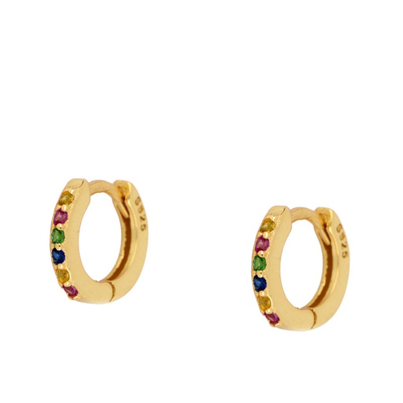 Pequeños pendientes de aro para niña o piercing de helix y tragus con circonitas multicolor confeccionados en plata de ley 925 con baño de oro 18 kilates. Gold plated sterling silver rainbow zircon small hoop earrings for piercing.