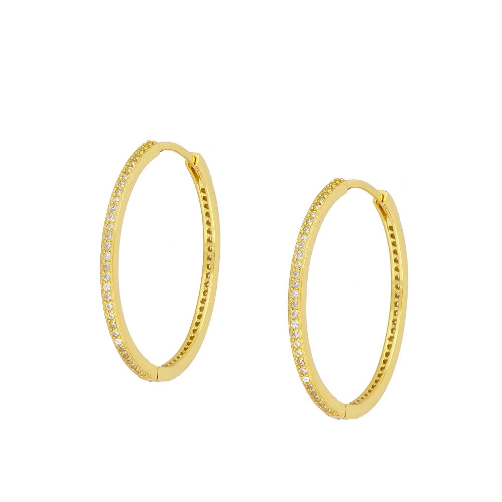 pendientes de aro grandes y básicos con circonitas como los de jennifer lopez. Estan confeccionados en plata de ley con baño de oro 18 kilates y cierre fácil. JLO´s gold plated sterling silver zircon hoop earrings.