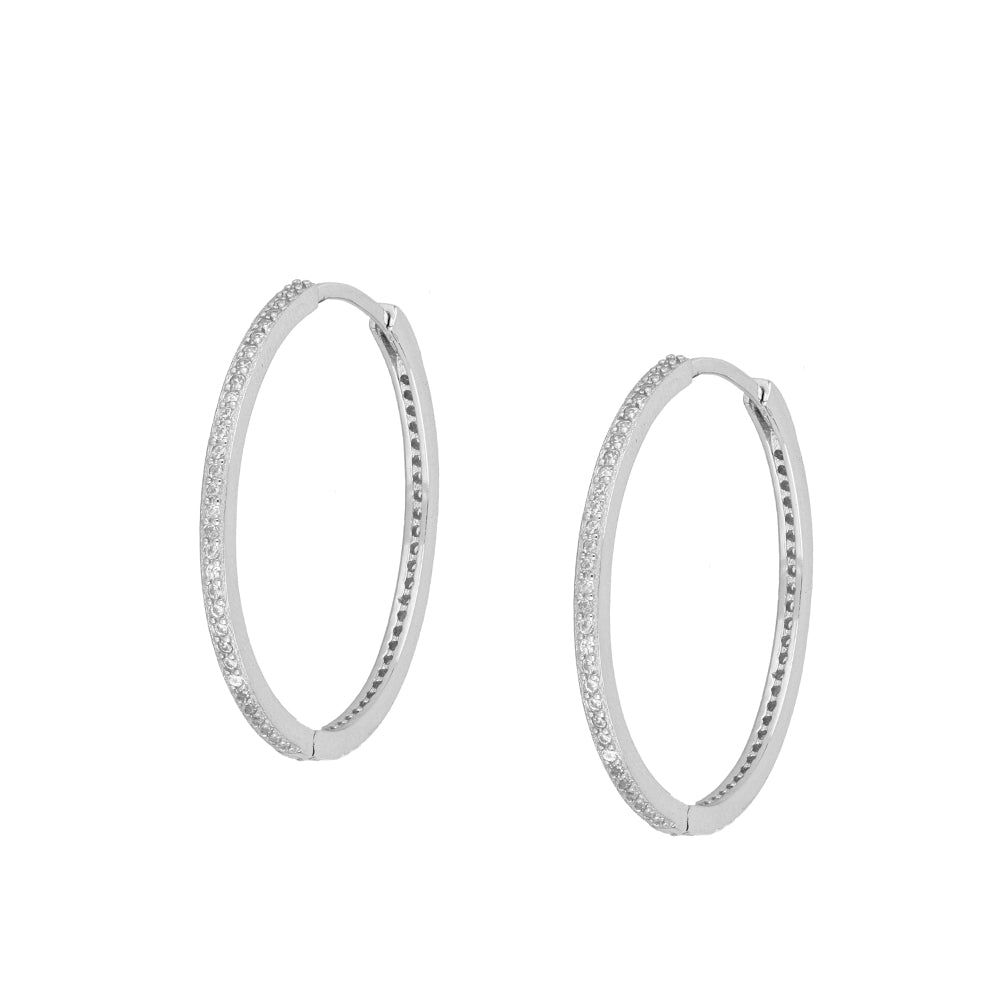 pendientes de aro grandes y básicos con circonitas como los de jennifer lopez. Estan confeccionados en plata de ley con baño de oro 18 kilates y cierre fácil. JLO´s gold plated sterling silver zircon hoop earrings.