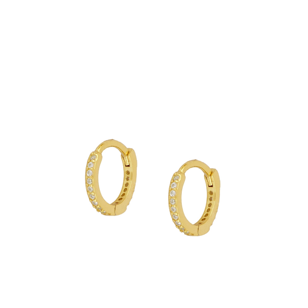 pendientes de aro PEQUEÑOs y básicos con circonitas como los de jennifer lopez. Estan confeccionados en plata de ley con baño de oro 18 kilates y cierre fácil. JLO´s gold plated sterling silver zircon hoop earrings.