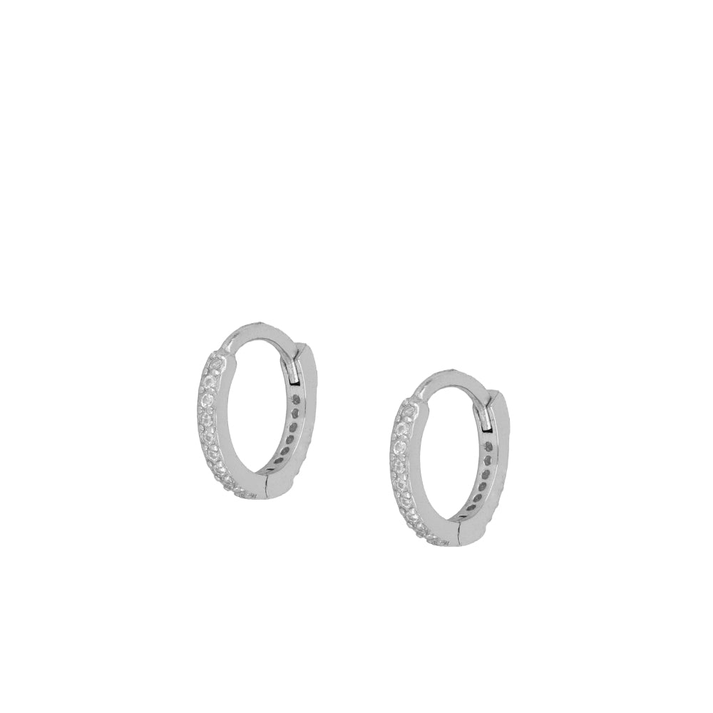 pendientes de aro PEQUEÑOs y básicos con circonitas como los de jennifer lopez. Estan confeccionados en plata de ley con baño de oro 18 kilates y cierre fácil. JLO´s gold plated sterling silver zircon hoop earrings.