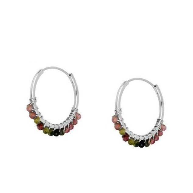 Aros medianos y ligeros para verano con piedra natural turmalina marron y rosa. Están confeccionados en plata de ley con baño de oro 18 kilates.