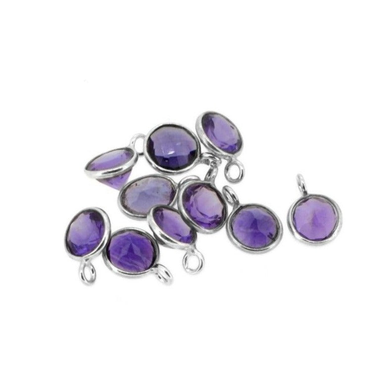 colgante o charm de amatista morado o violeta para que personalices tu joya de plata de ley con baño de oro 18 kilates o para hacer un regalo personalizado. Purple amethyst charm to personalize a gold plates silver necklace