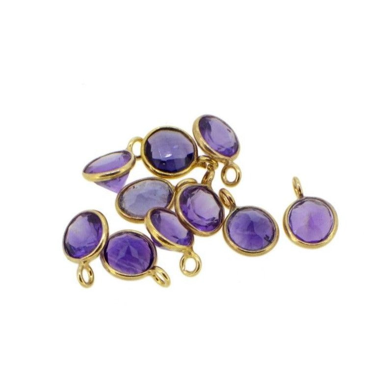 colgante o charm de amatista morado o violeta para que personalices tu joya de plata de ley con baño de oro 18 kilates o para hacer un regalo personalizado. Purple amethyst charm to personalize a gold plates silver necklace