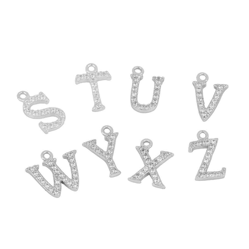 colgante o charm de letra inicial para personalizar collares y pulseras que está confeccionado en plata de ley 925 rodiada y circonitas. Sterling silver zircon letter pendant.