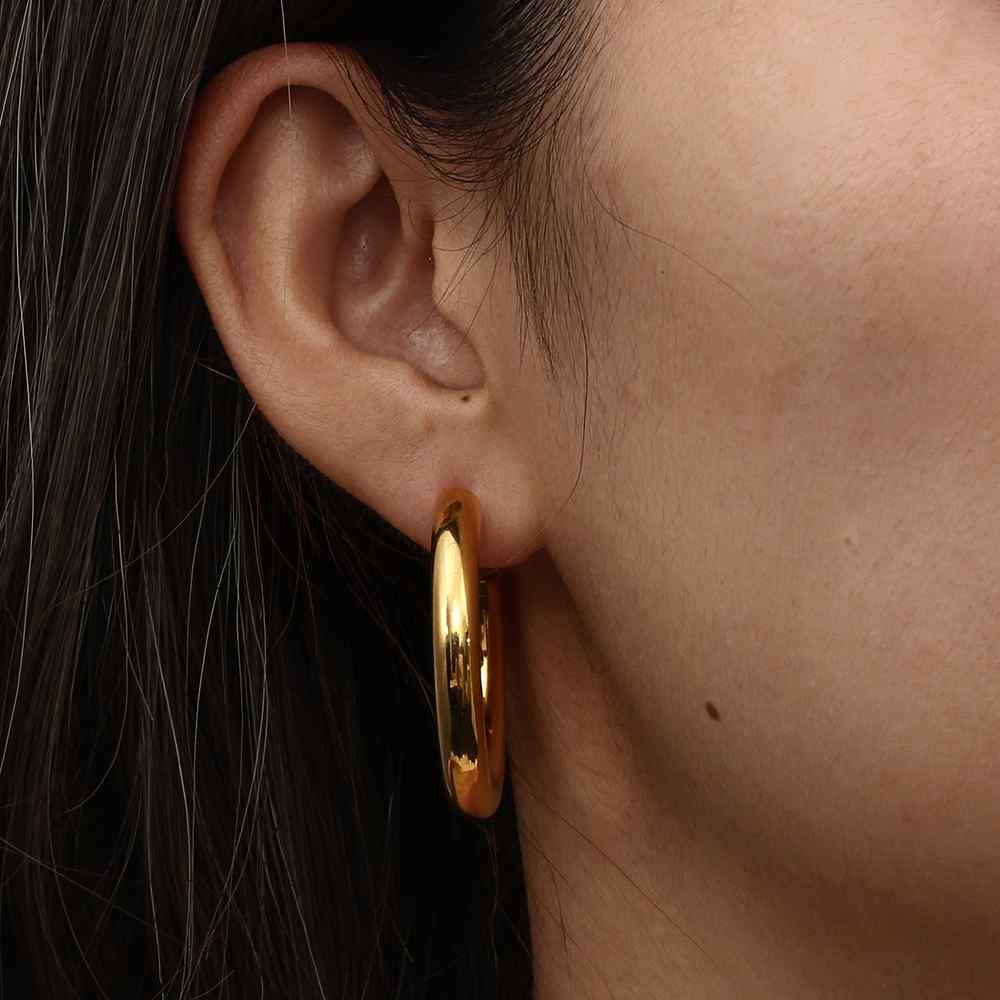 Pendientes de aro criolla grandes y grueso en acero hipoalergénico con baño de oro 18 kilates. Gold plated sterling silver big hoop stainless steel hipoallergenic earrings