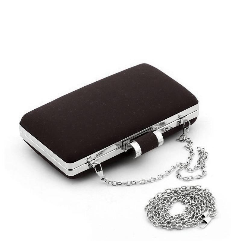 clutch o Cartera de mano de terciopelo negro para una fiesta