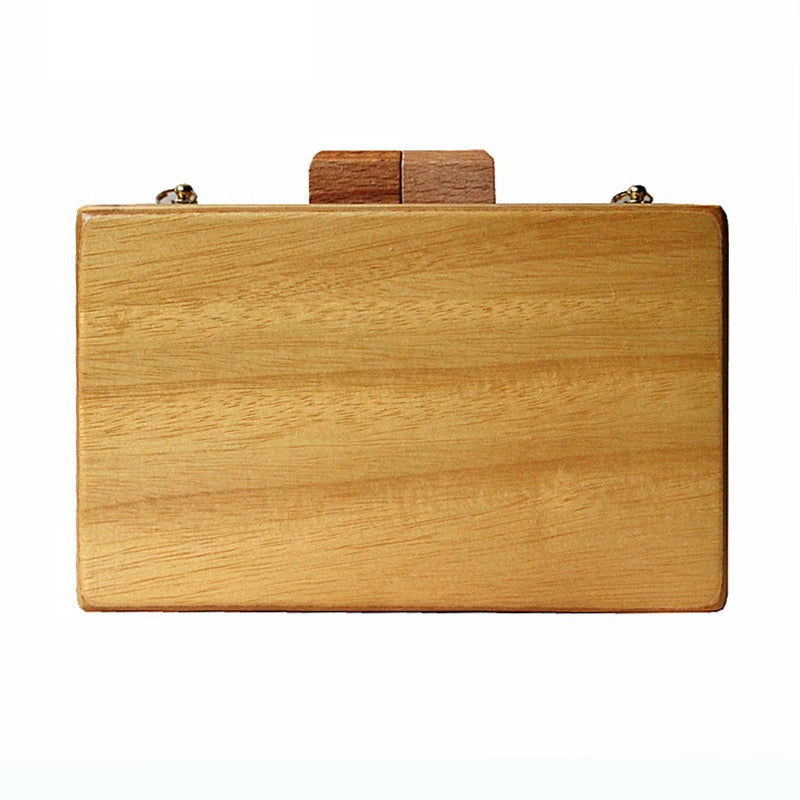 Clutch de madera claro para una invitada a boda