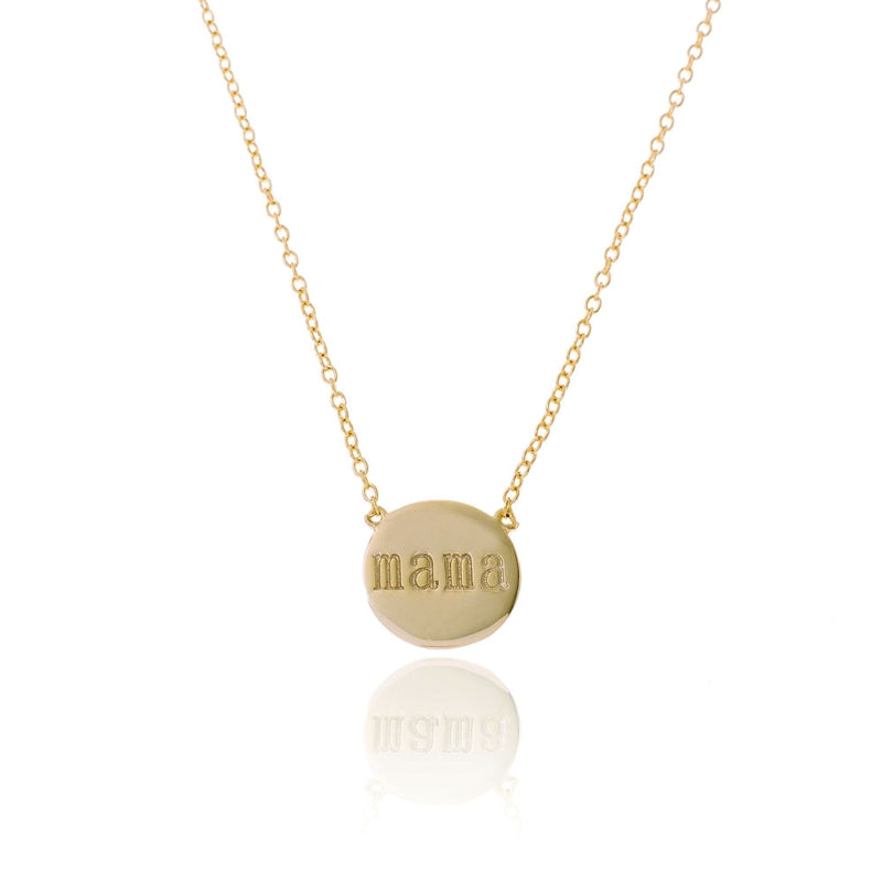 gargantilla con cadena y colgante de la palabra mamá en minúsculas confeccionada en plata de ley con baño de oro 18 kilates. El regalo perfecto para el día de la madre