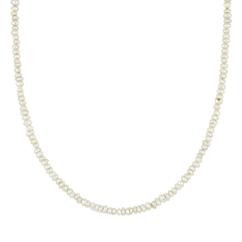 GARGANTILLa personalizada con perlas pequeñas de río o perlitas que se puede llevar tipo chocker y está confeccionada en plata de ley con baño de oro 18 kilates