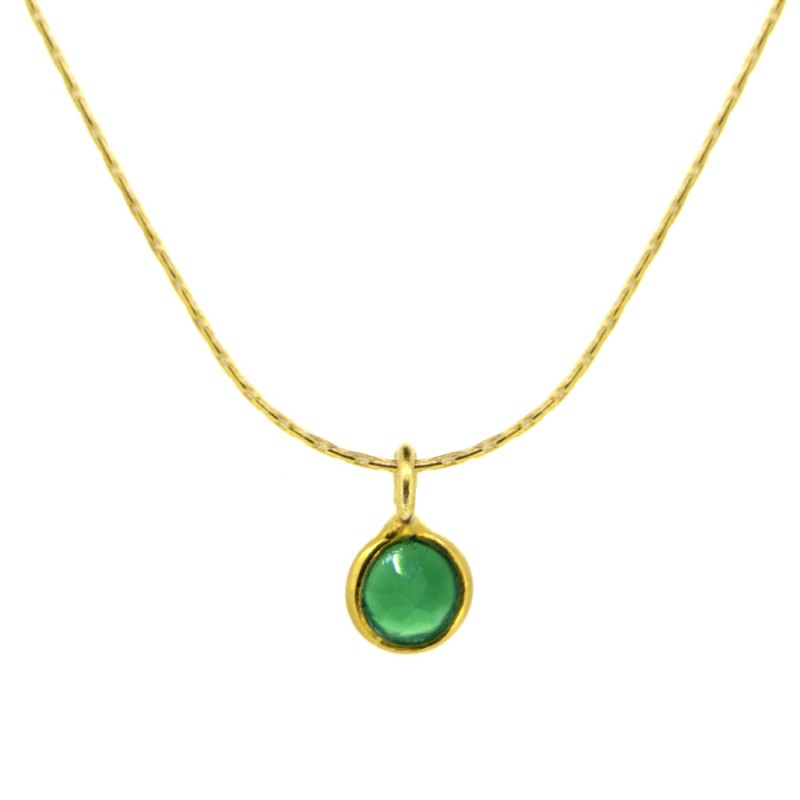 colgante o charm de calcedonia verde para que personalices tu joya de plata de ley con baño de oro 18 kilates o para hacer un regalo personalizado. Gold plated silver green chalcedony natural stone charm to personalize any necklace.