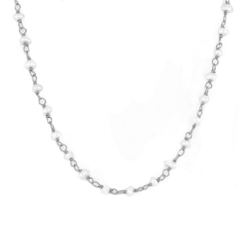 gargantilla o chocker de perlas pequeñas intercaladas confeccionada en plata de ley con baño de oro 18 kilates