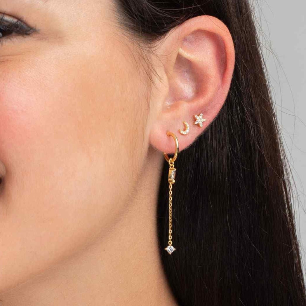 mini pendientes para piercing de estrella con circonitas. Son hipoalergénicos porque están confeccionados en plata de ley con baño de oro 18 kilates. Gold plated sterling silver zircon tiny star piercing earrings.