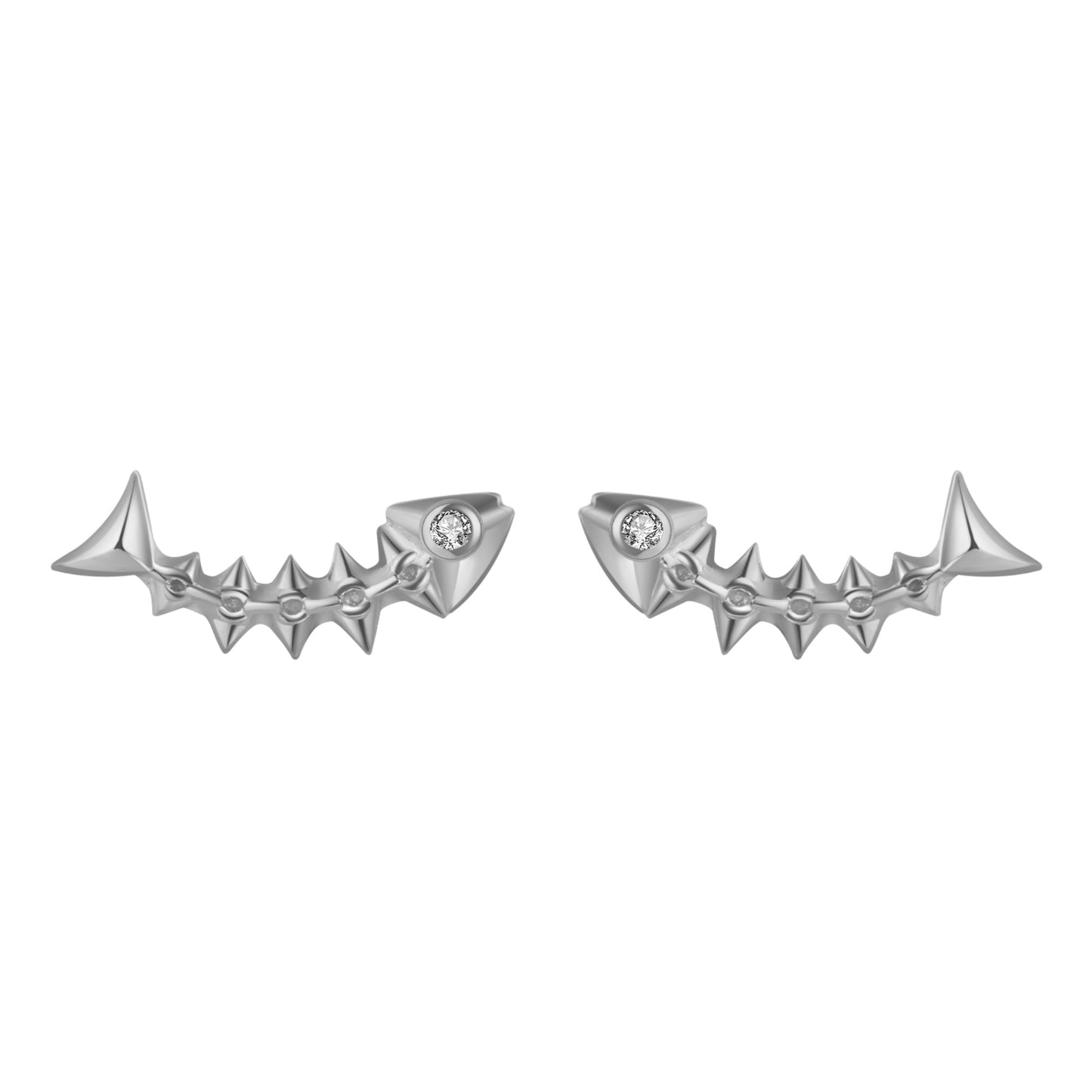 Pendientes pequeños de piercing con forma de raspa de pescado. Son hipoalergénicos o anti alergia porque están confeccionados en plata de ley con baño de oro 18 kilates. Gold plated sterling silver small fish bone piercing earrings.