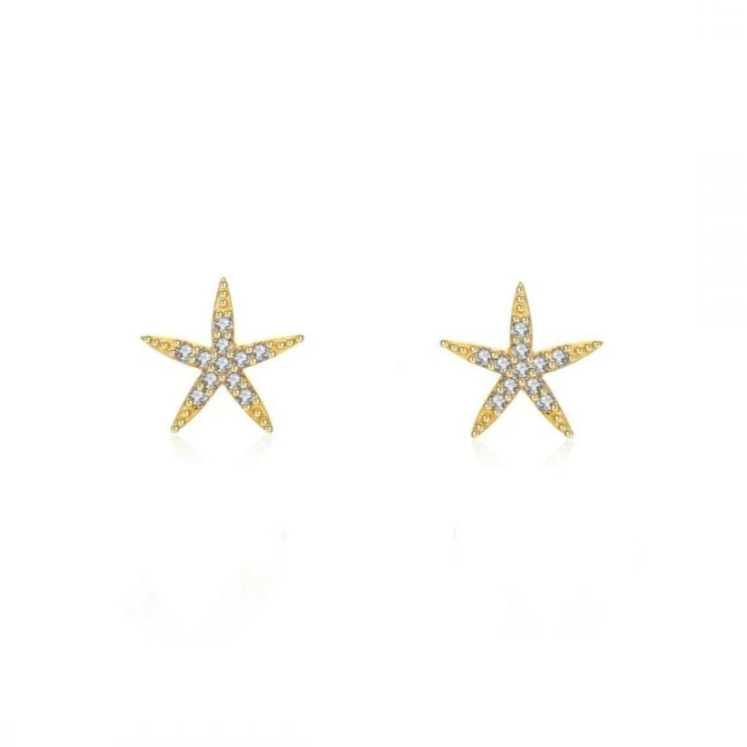 pequeños pendientes para niña anti alergia de estrella de mar con circonitas confeccionados en plata de ley con baño de oro 18 kilates. Gold plated sterling silver zircon allergy free starfish earrings