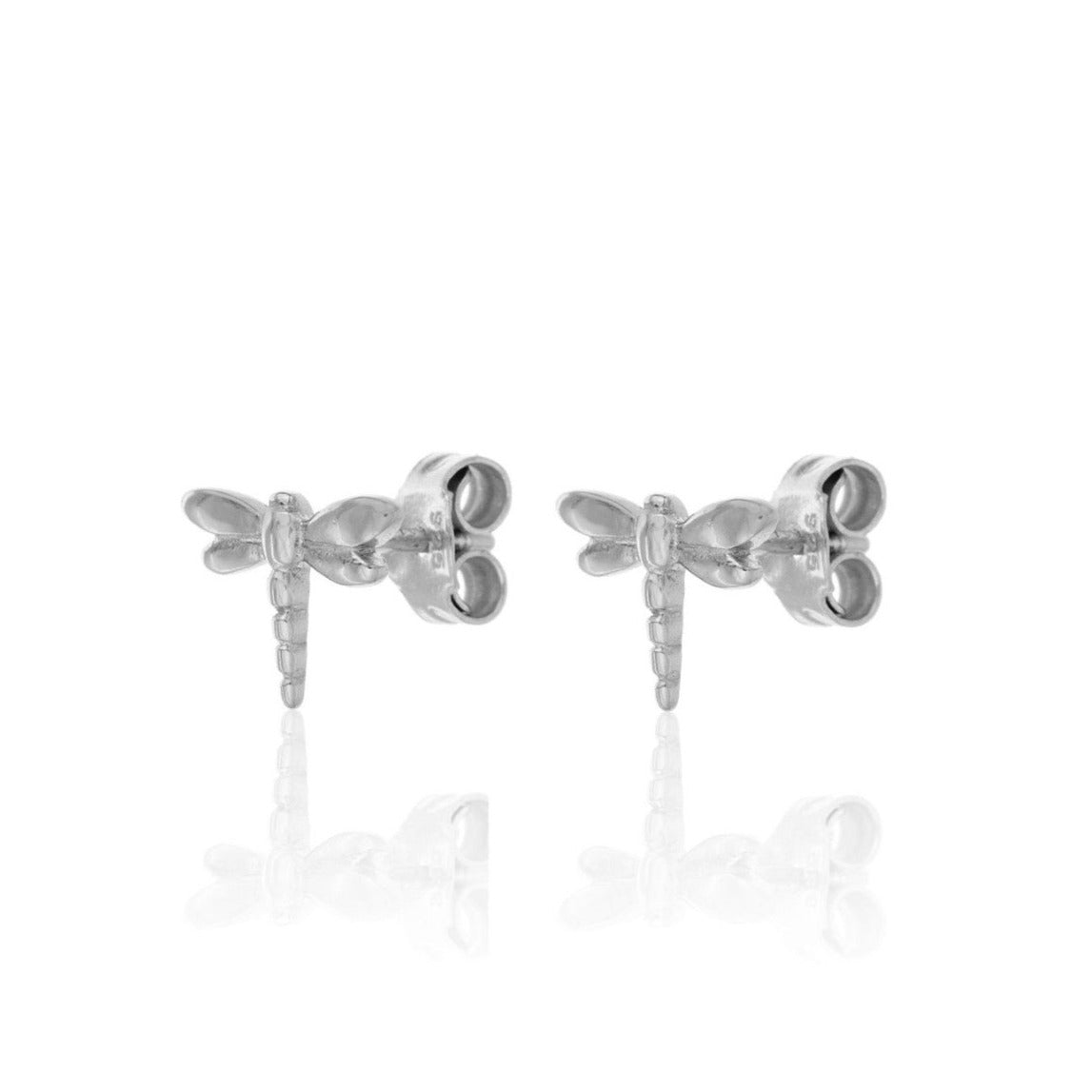 mini pendientes pequeños de libélula confeccionados en plata de ley con baño de oro 18 kilates para niña. Gold plated sterling silver small dragonfly earrings for little girl