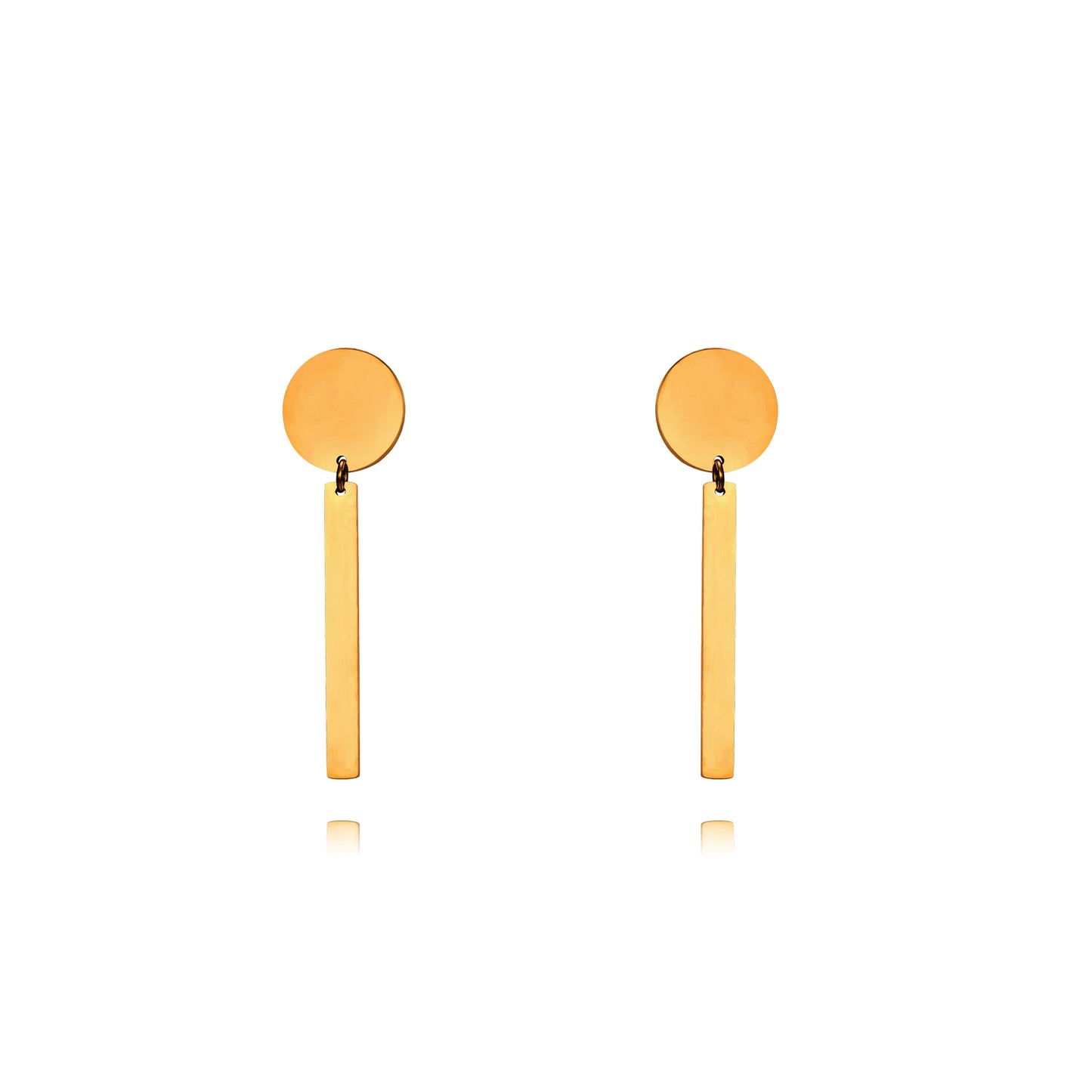 Pendientes grandes y ligeros de fiesta para invitada. Están confeccionados en acero hipoalergénico con baño de oro 18 kilates. No pesan. GOld plated stainless steel big earrings for party looks.