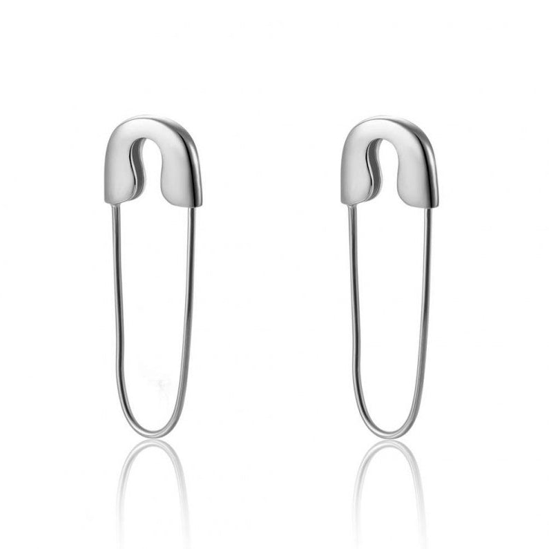 pendientes de imperdible para piercing confeccionados en plata de ley con baño de oro 18 kilates. gold plated sterling silver safety pin earring