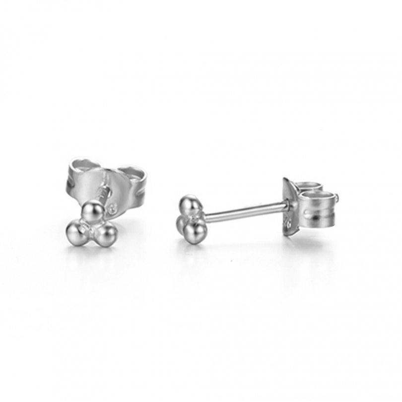 Pendientes pequeños de tres bolitas confeccionados en plata de ley para piercing del cartilago