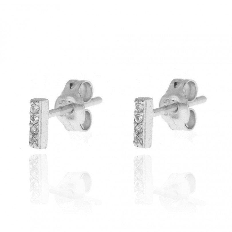 pendientes de barra o palo pequeños con circonitas para piercing confeccionados en plata de ley con baño de oro 18 kilates. Small tiny stick gold plated sterling silver zircon earrings.