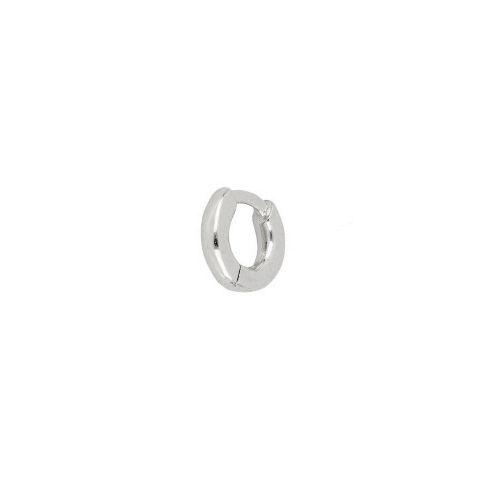 aro pequeño para piercing de cartílago como tragus o contra helix. Es anti alergia porque está confeccionado en plata de ley con baño de oro 18 kilates. Cierre facil de clic. Gold plated sterling silver piercing hoop earrings for cartilage.