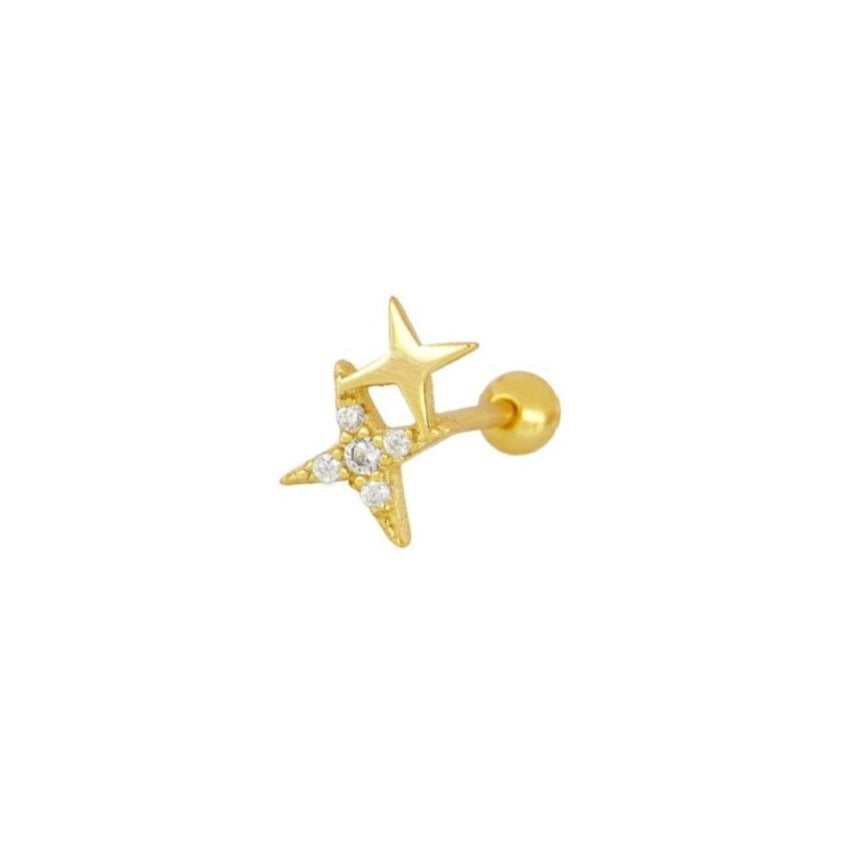 pendientes de piercing con dos estrellas de circonitas que está confeccionado en plata de ley con baño de oro 18 kilates y cierre de bola con rosca. Gold plated sterling silver zircon double star piercing earring