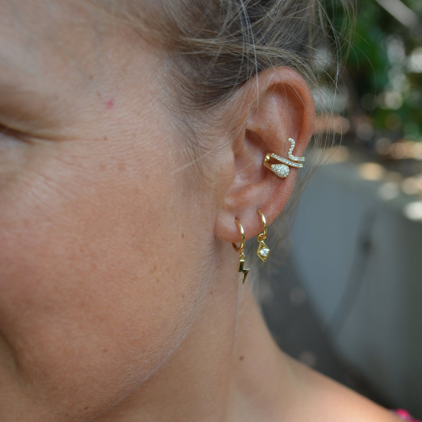 ear cuff de serpiente confeccionado en plata de ley 925 con baño de oro 18 kilates para llevar como un pendiente en el cartílago sin agujero