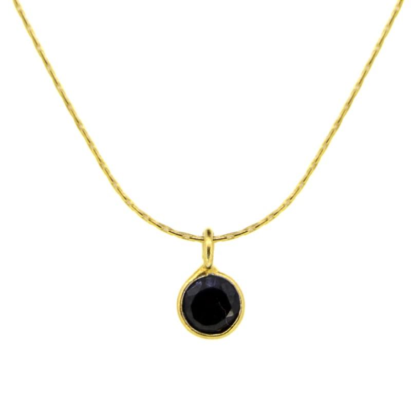 colgante o charm mineral de espinela negra para personalizar tu joya o gargantilla de plat de ley con baño de oro. black spinel natural stone charm to personalize any gold plated silver necklace