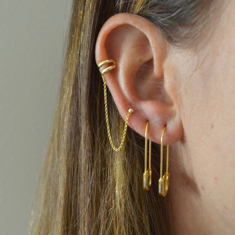pendientes de imperdible para piercing confeccionados en plata de ley con baño de oro 18 kilates. gold plated sterling silver safety pin earring